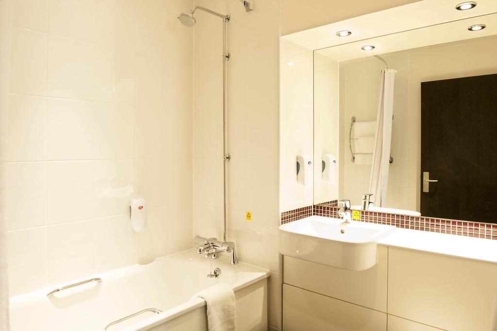 Premier Inn London Greenford Zimmer foto