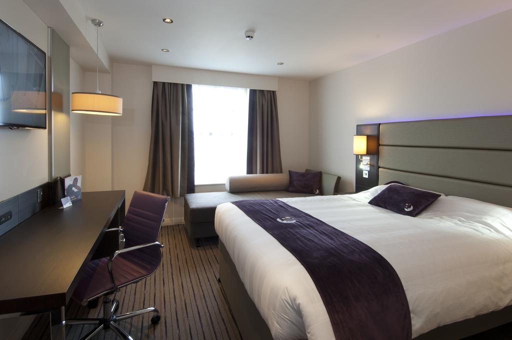 Premier Inn London Greenford Zimmer foto