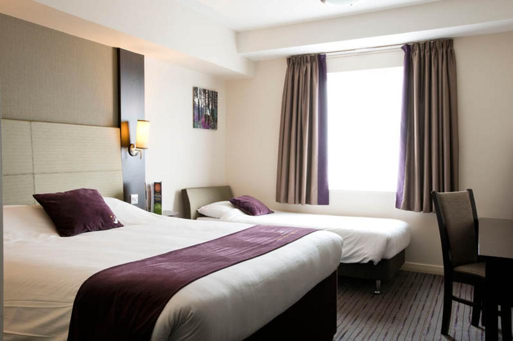 Premier Inn London Greenford Zimmer foto