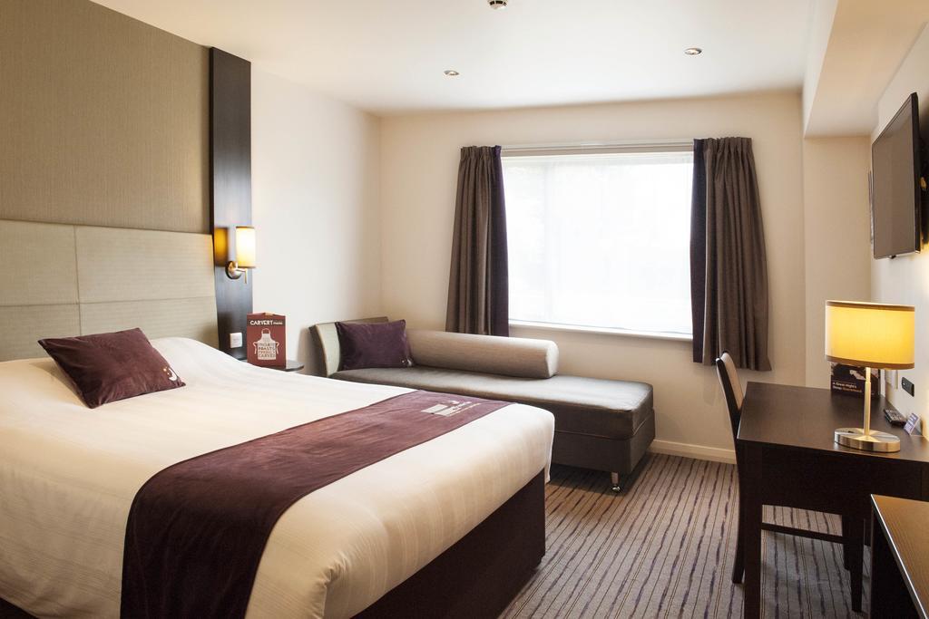 Premier Inn London Greenford Zimmer foto