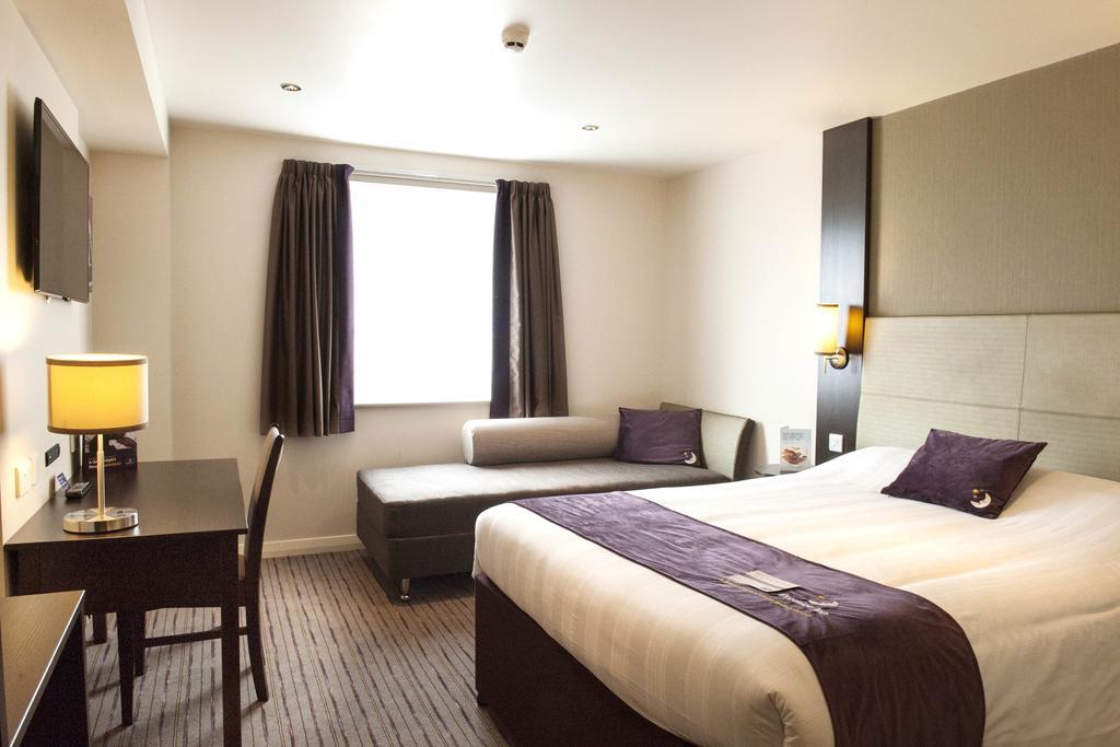Premier Inn London Greenford Zimmer foto